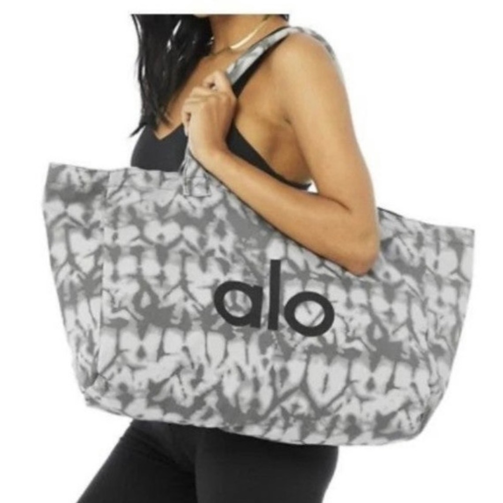 ALO Yoga Tote Bags